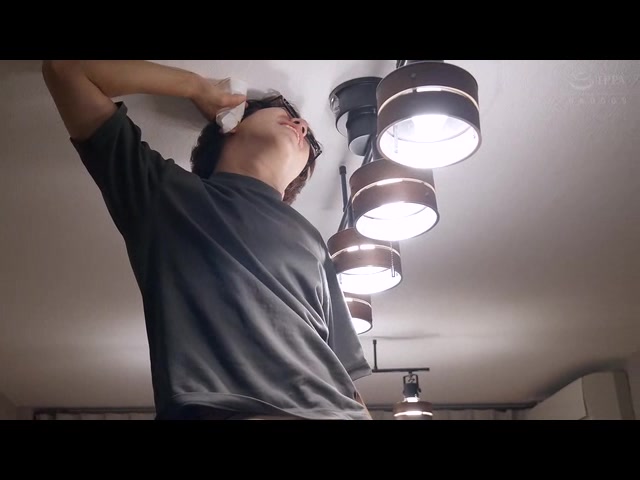 隣人の変態男に媚薬を仕込...